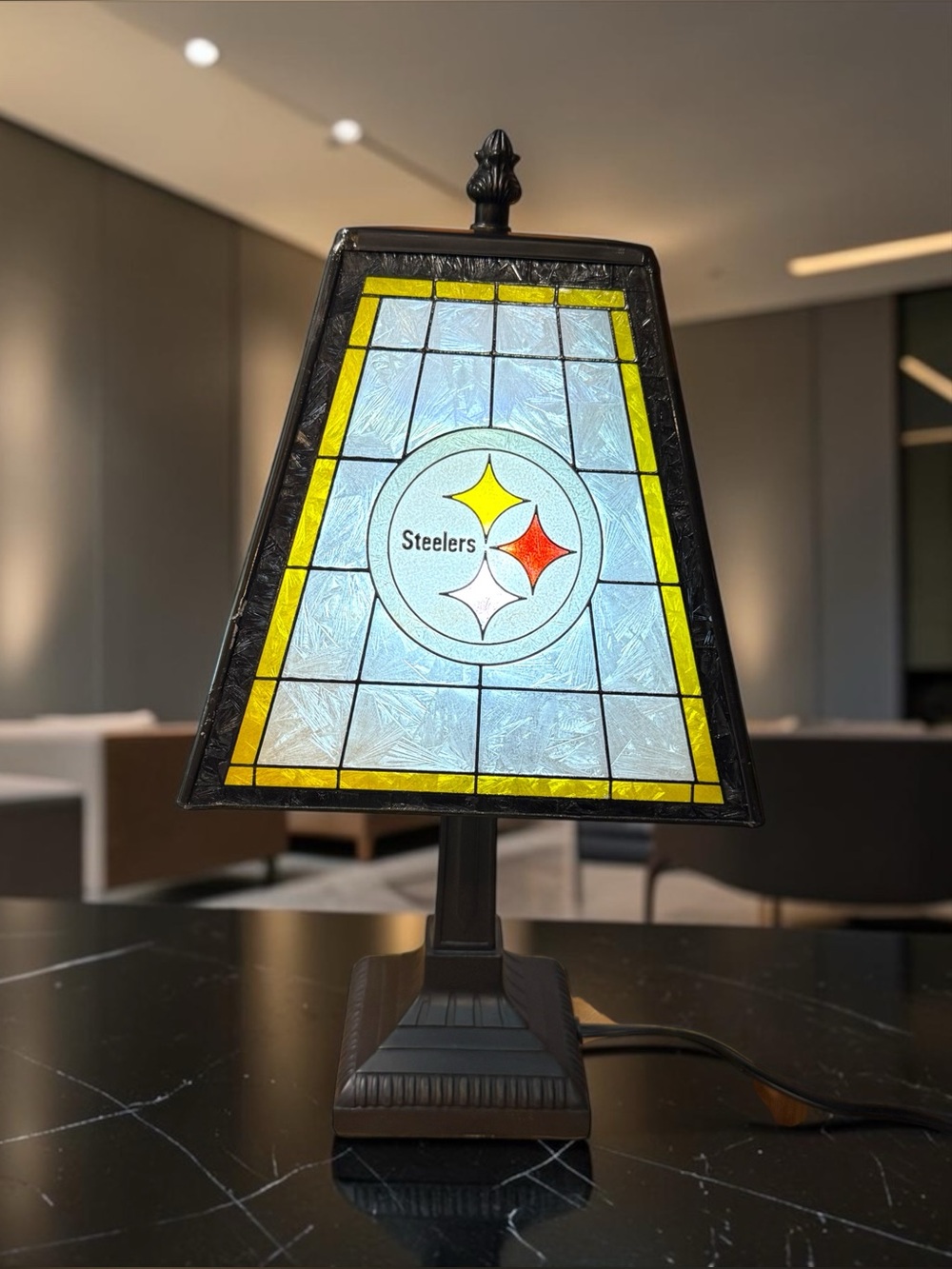 Pittsburgh Steelers Tiffany Style Lamp 14-in Team NFL Table Lamp